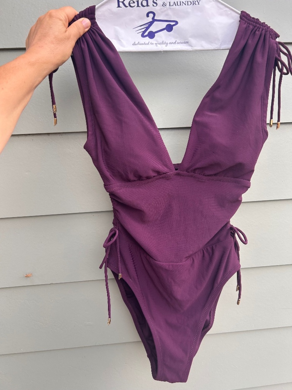 Robin Piccone AUBREY V PLUNGE ONE PIECE, Size 4, Plum purple